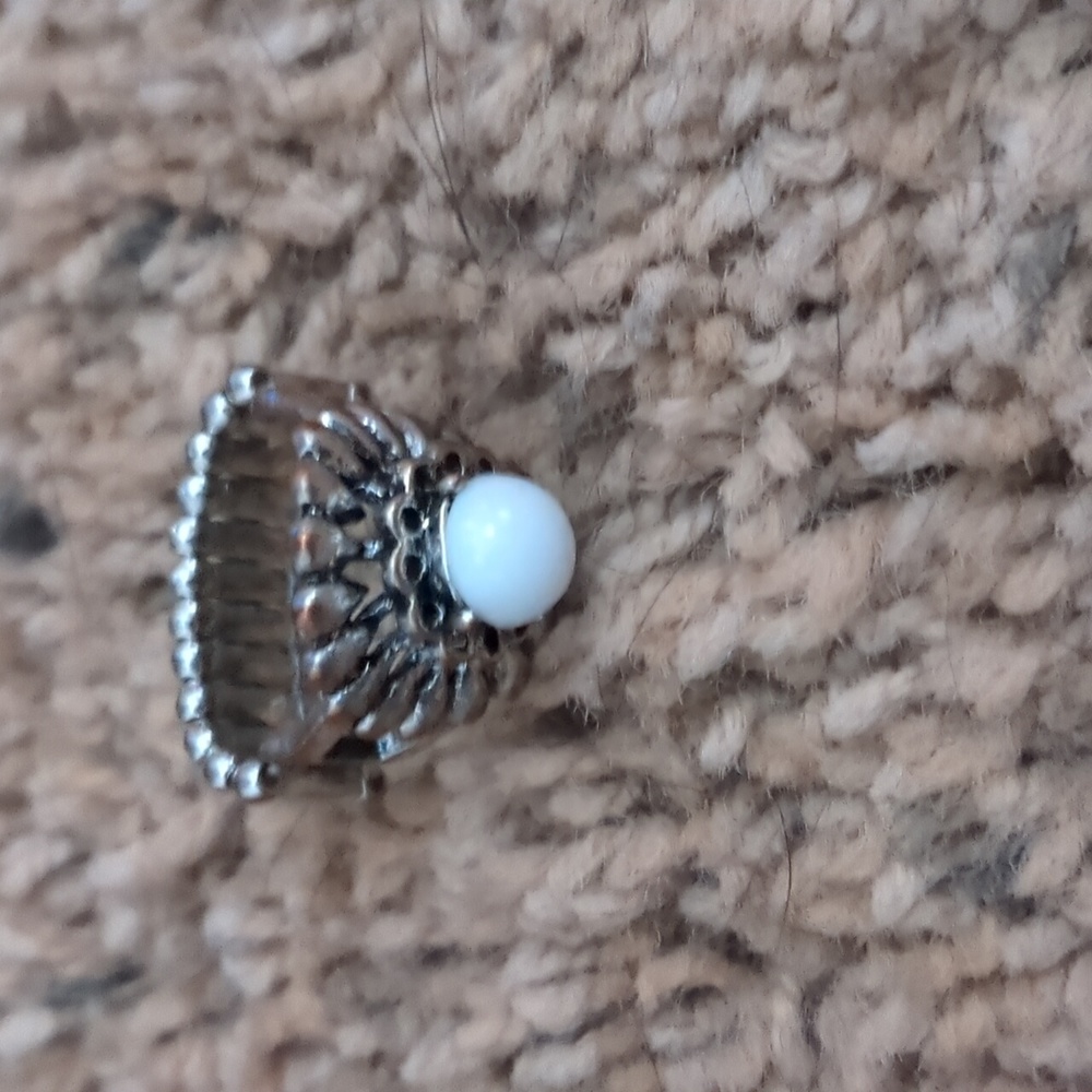 Paparazzi white gem ring